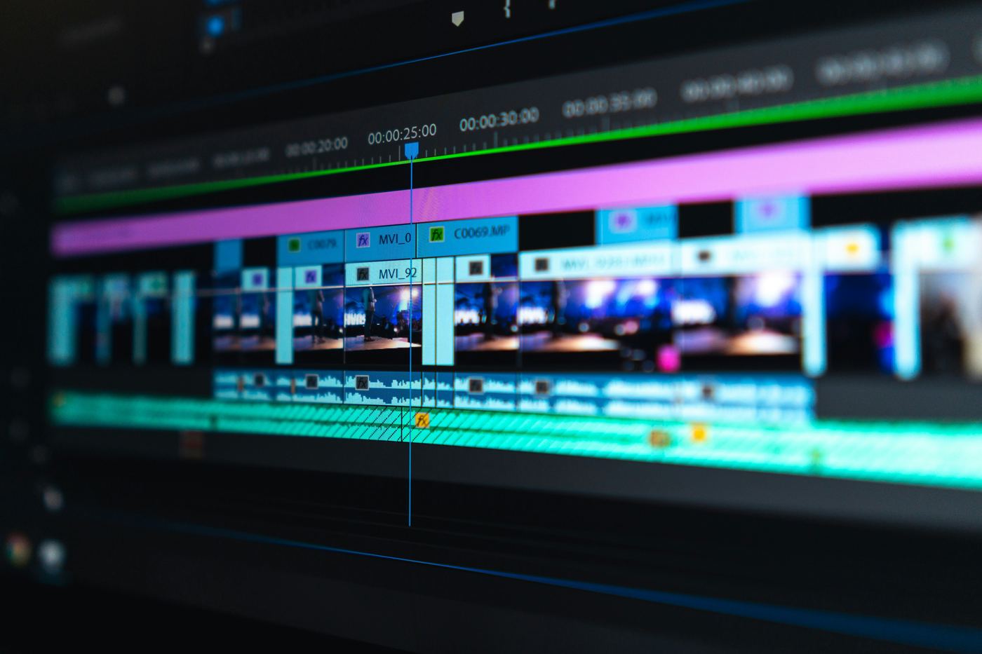 Timeline de montage vidéo dans un logiciel professionnel